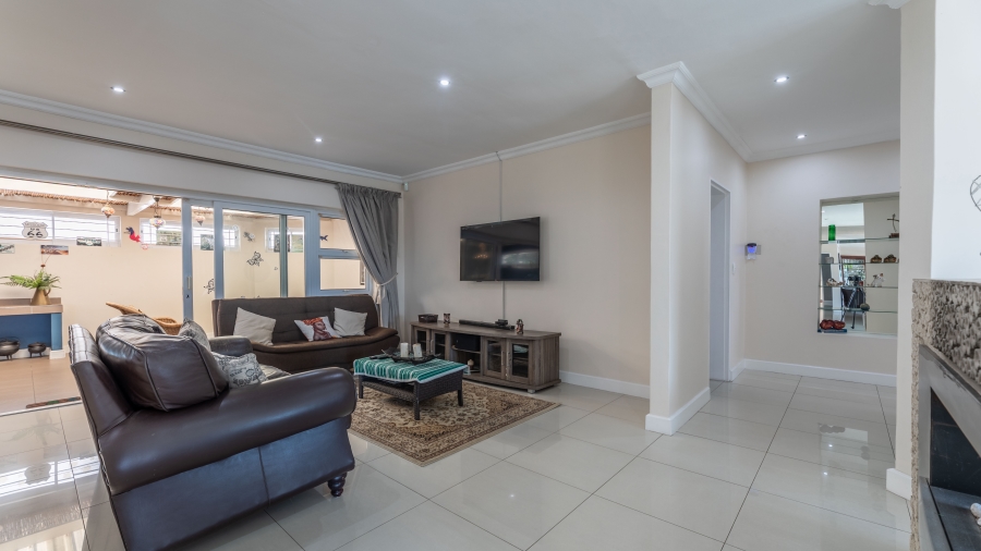 5 Bedroom Property for Sale in Plattekloof 2 Western Cape